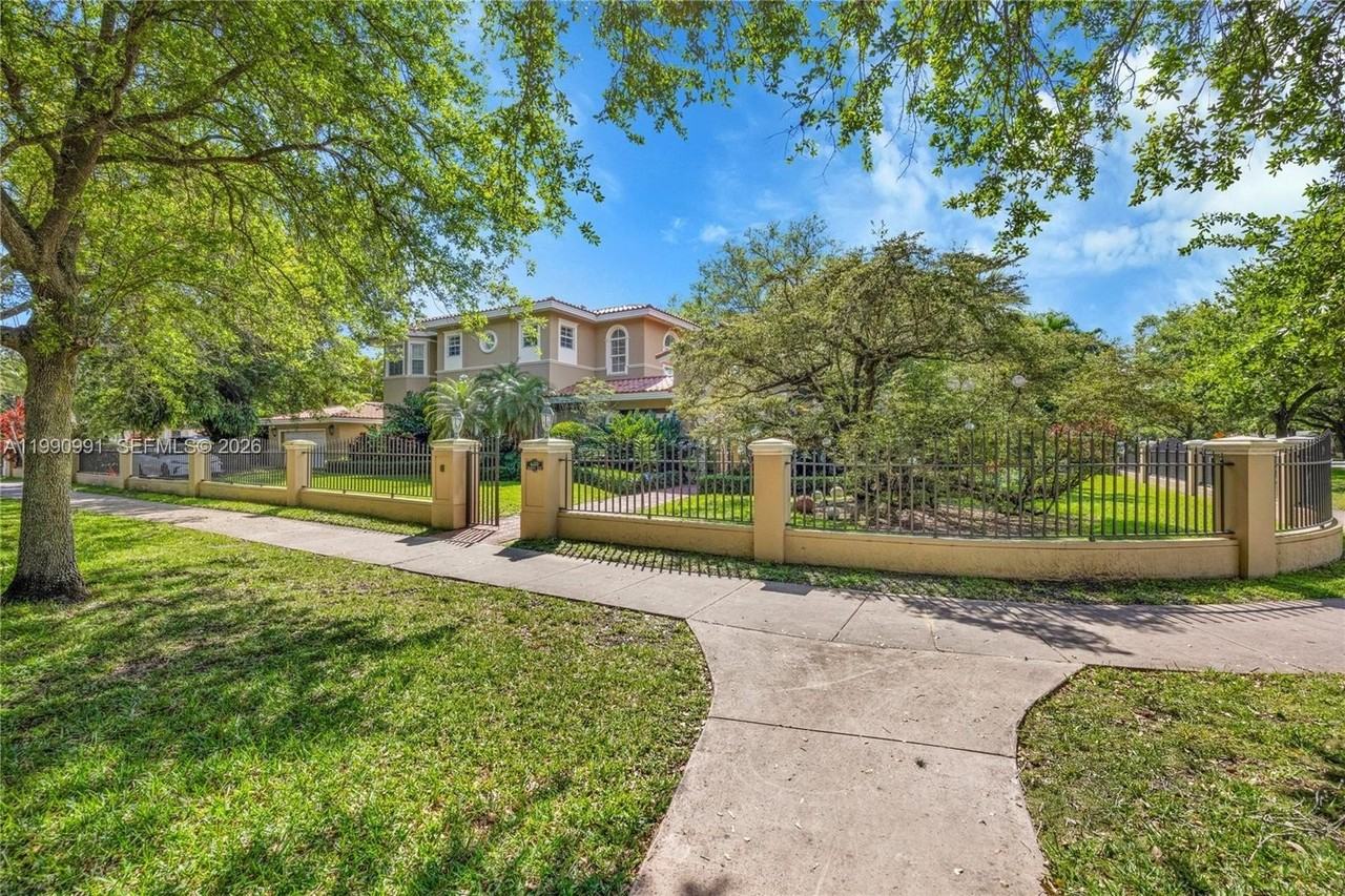 6200 Granada Blvd - Photo 2 of 29