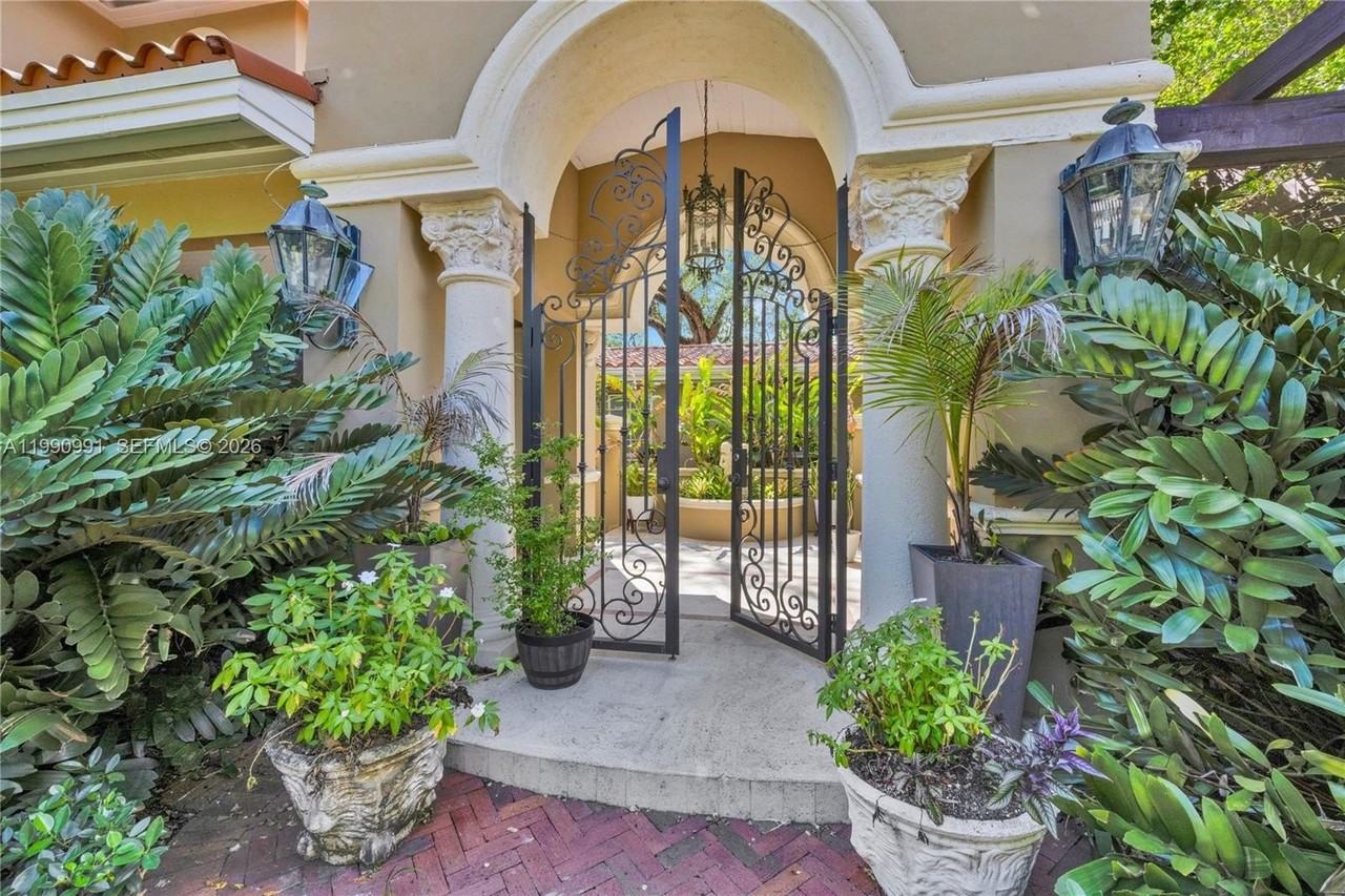 6200 Granada Blvd - Photo 3 of 29