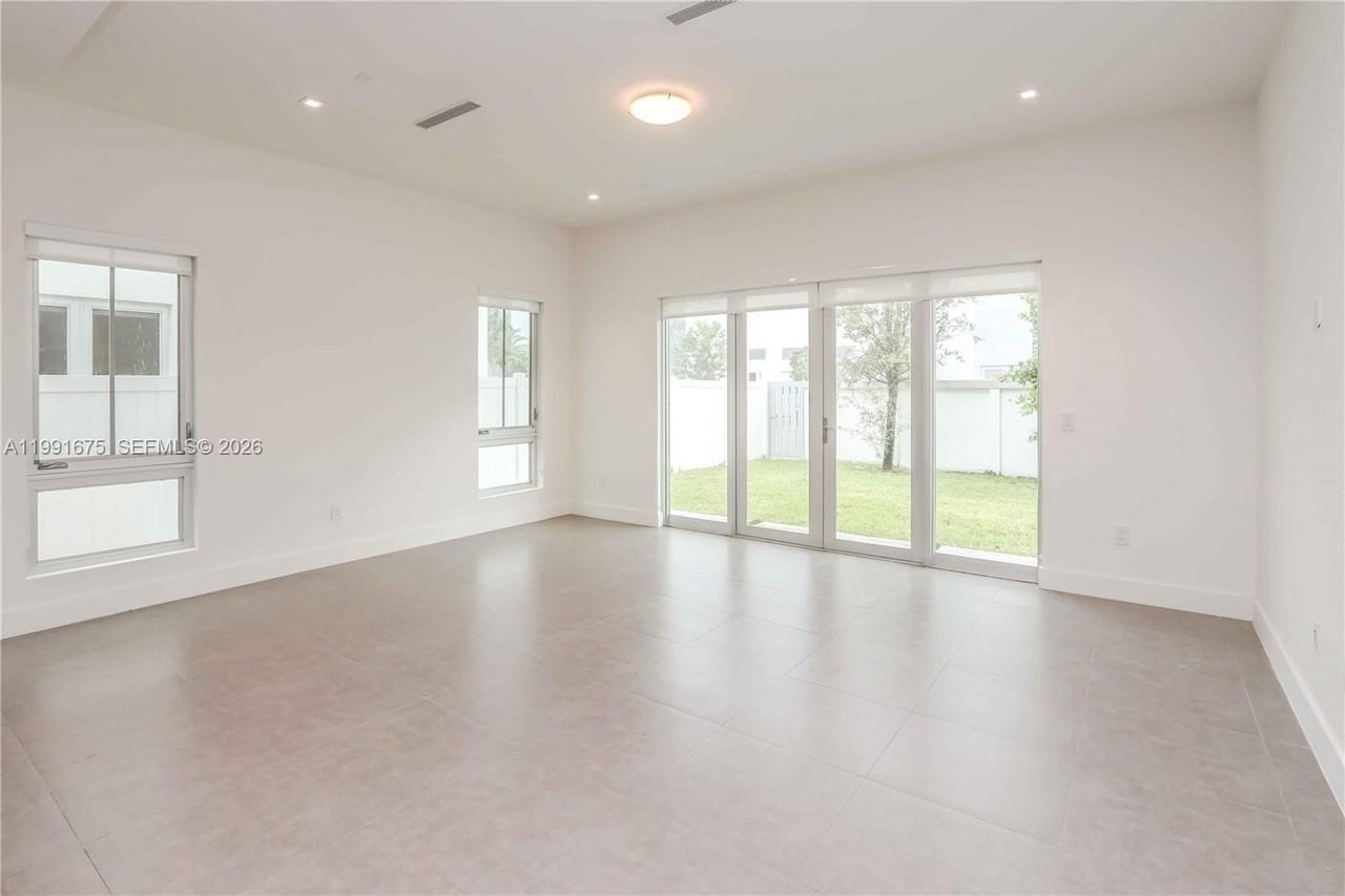 8250 Nw 33rd Ter - Photo 5 of 29