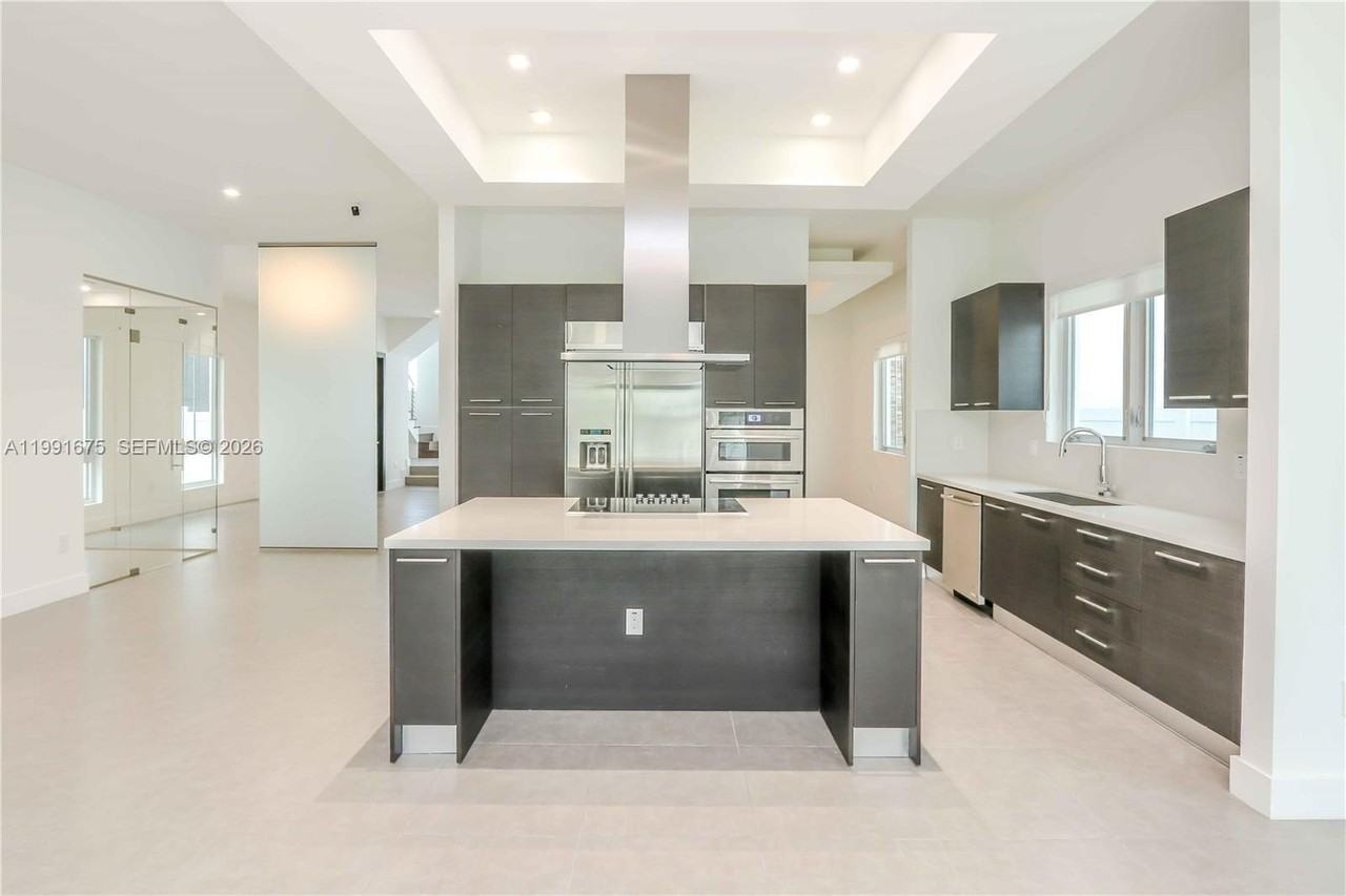 8250 Nw 33rd Ter - Photo 7 of 29