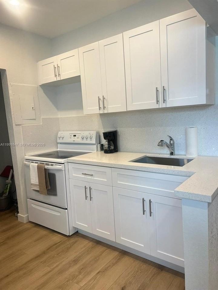 2315 Taylor St #1 - Photo 4 of 11