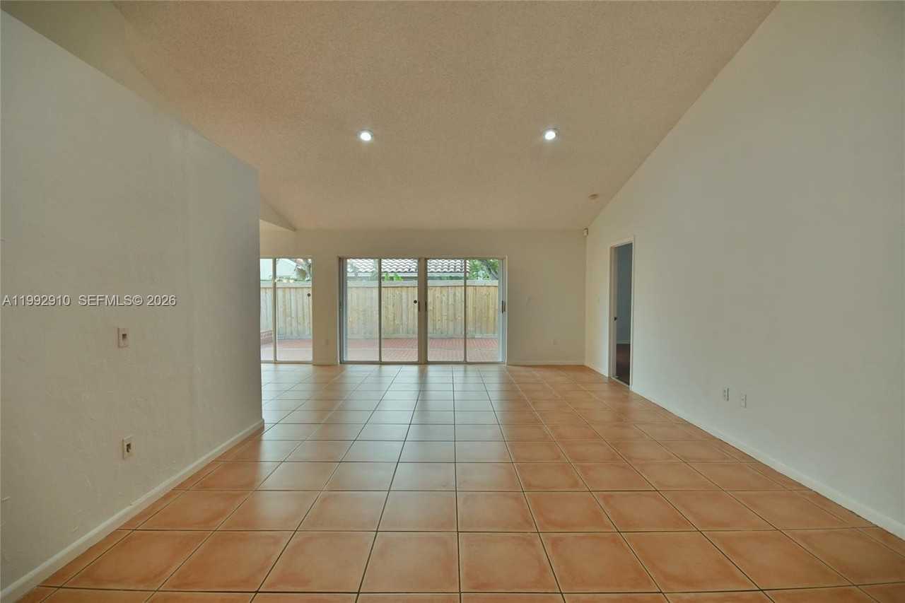 10380 Nw 46th St #0 - Photo 4 of 44