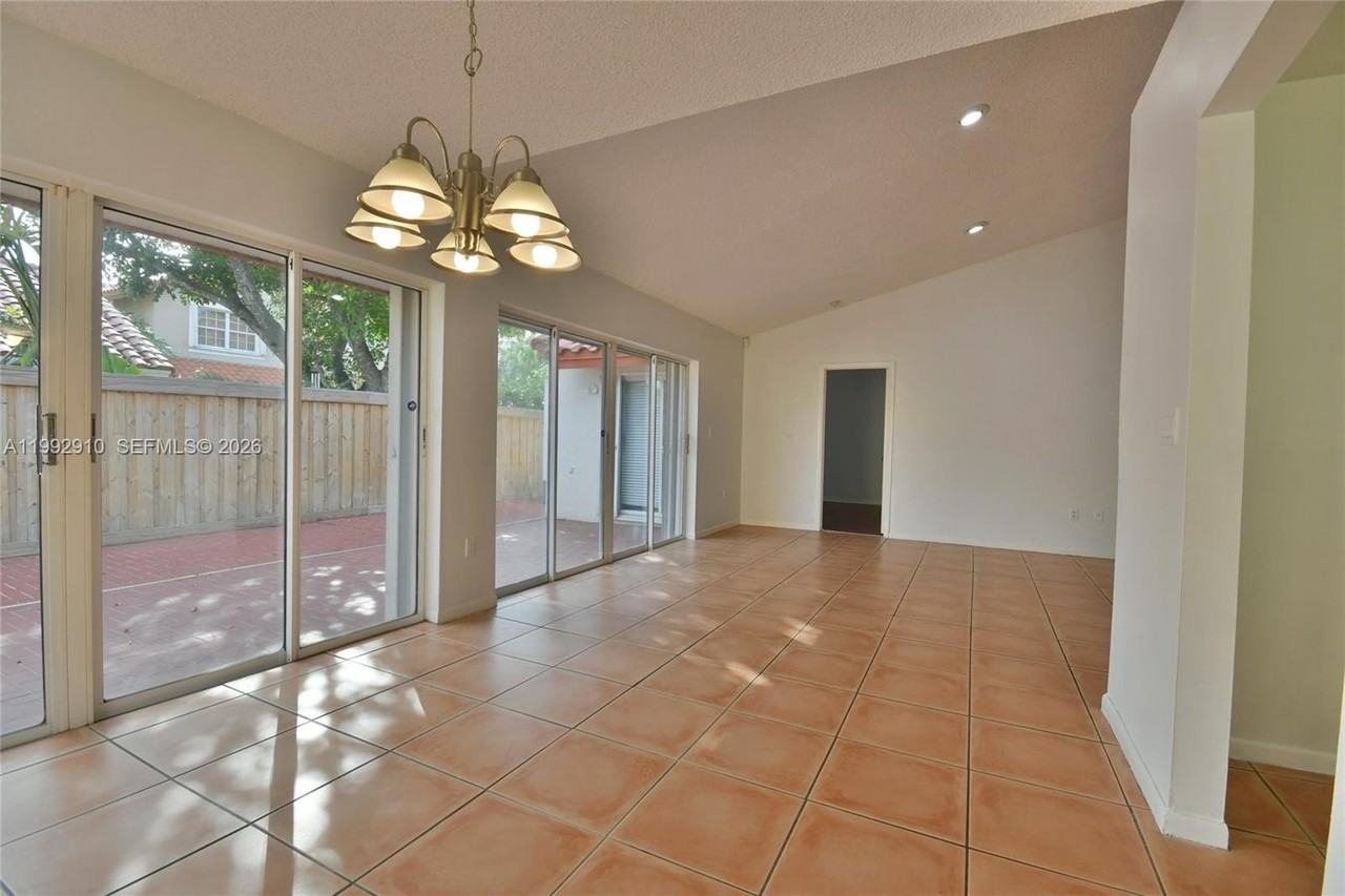 10380 Nw 46th St #0 - Photo 5 of 44