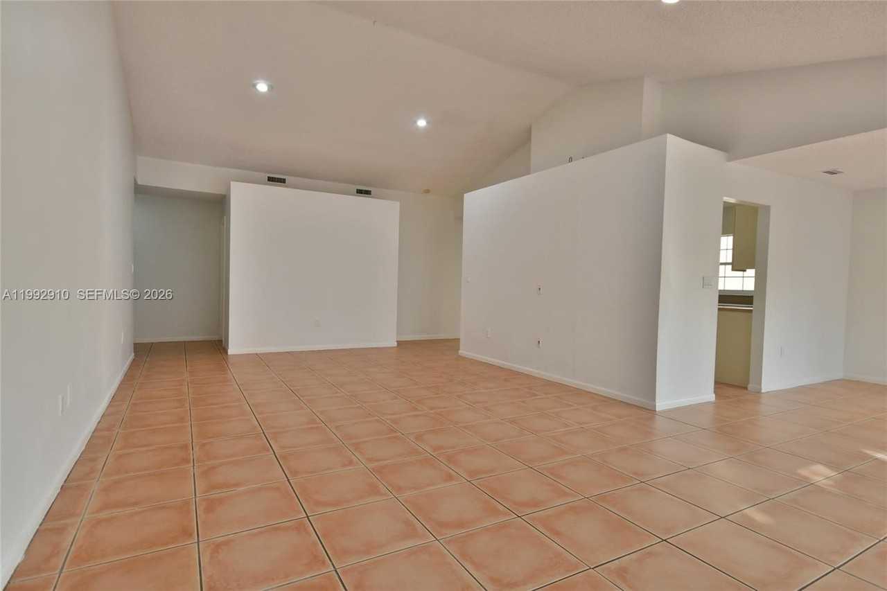 10380 Nw 46th St #0 - Photo 6 of 44