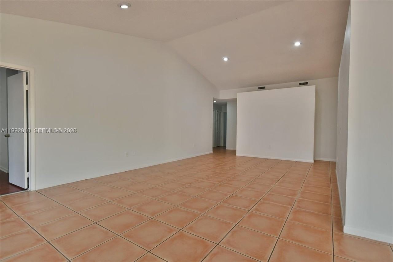 10380 Nw 46th St #0 - Photo 7 of 44