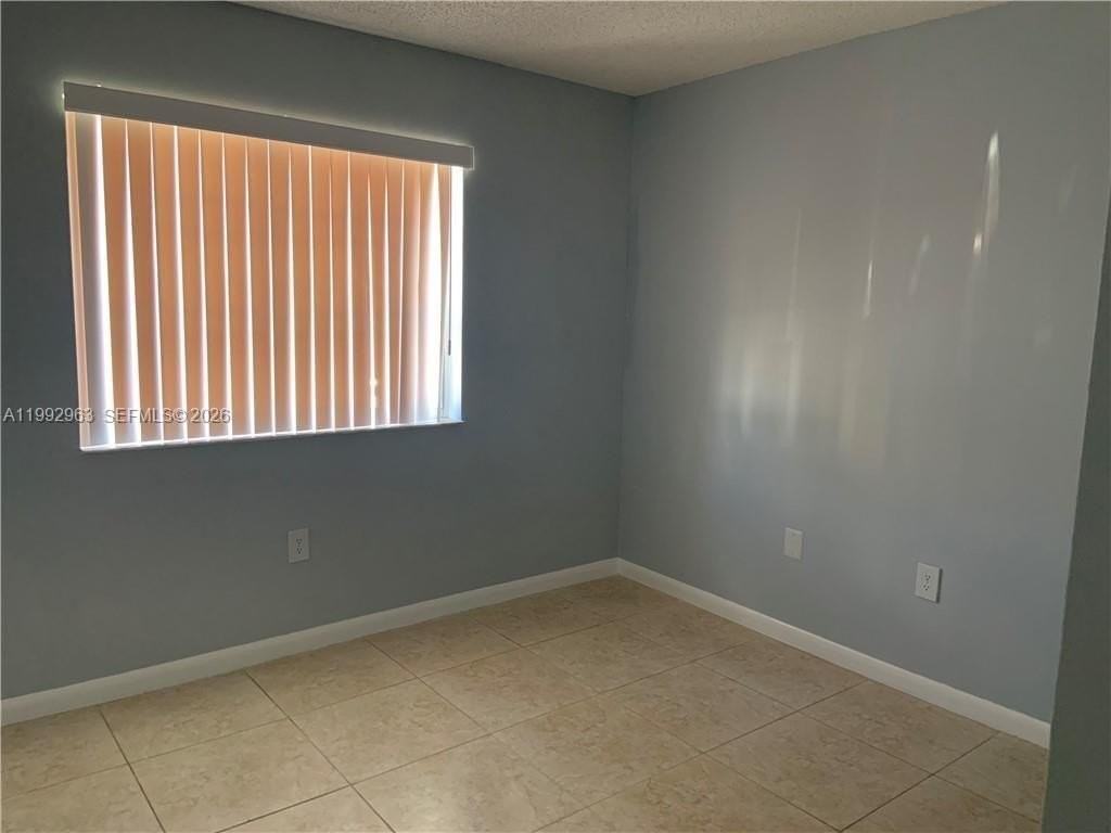 12352 Nw 98th Ave - Photo 6 of 13