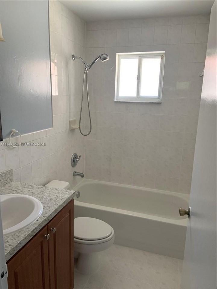 12352 Nw 98th Ave - Photo 7 of 13