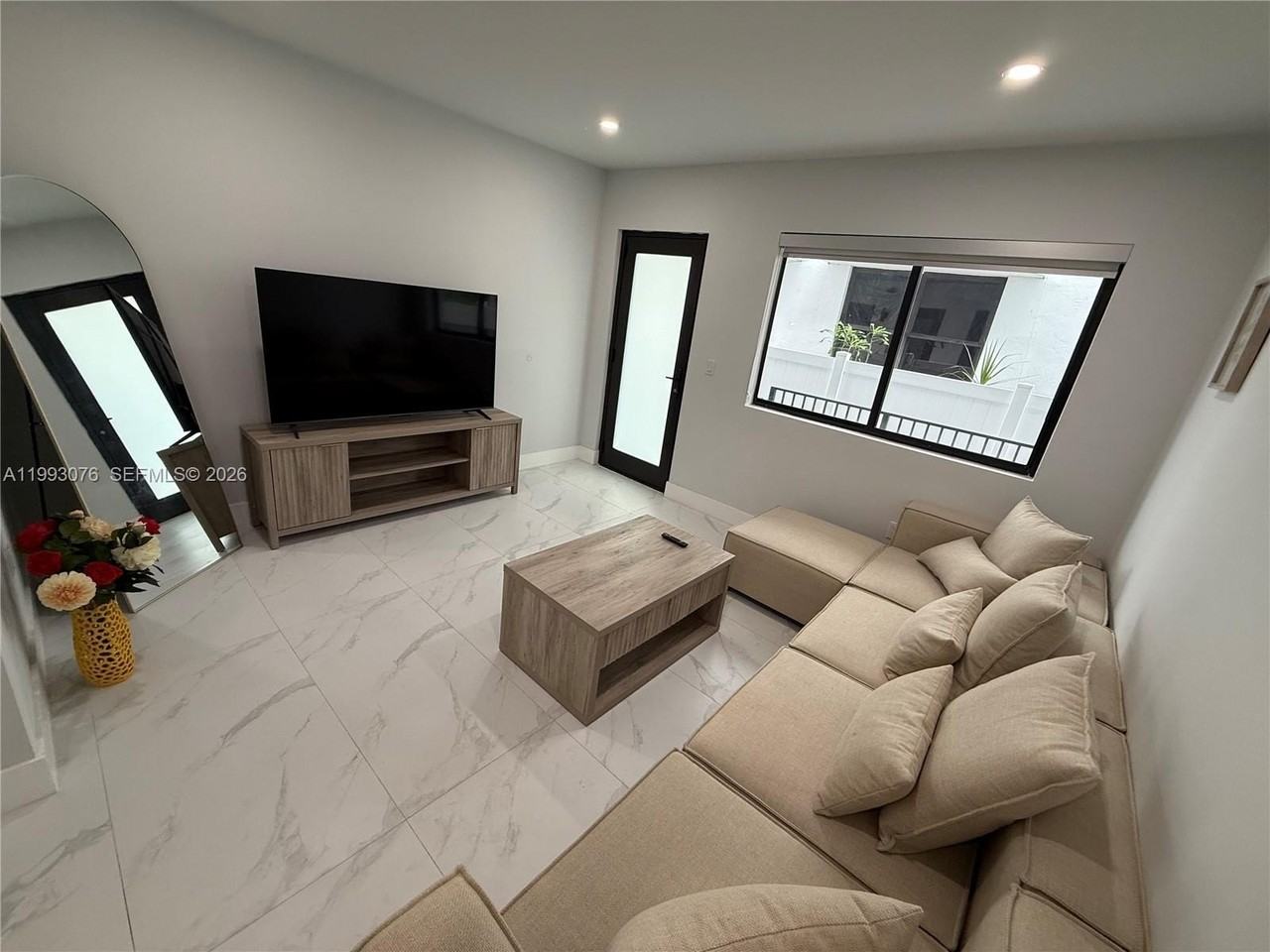 944 Jefferson Ave #15 - Photo 3 of 22