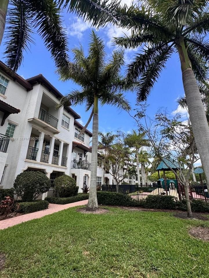 11980 Sw 29th St - Photo 3 of 50