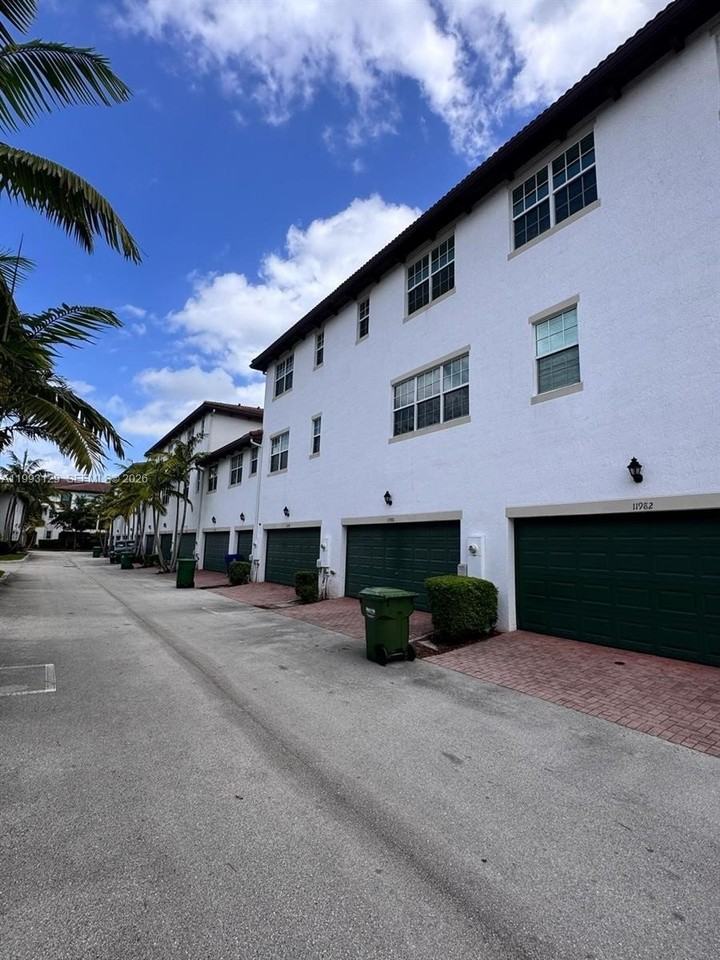 11980 Sw 29th St - Photo 5 of 50