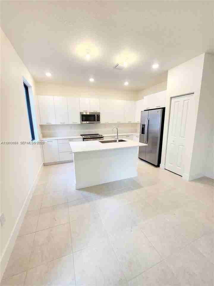 4583 Nw 83rd Pl - Photo 4 of 20