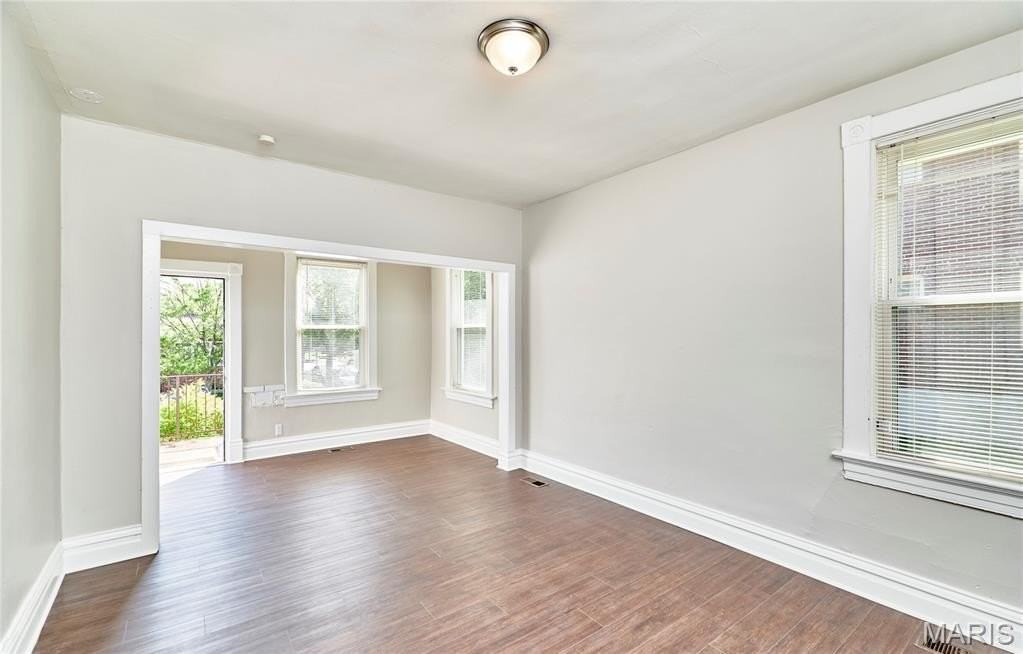 4832 Goethe Ave - Photo 6 of 22