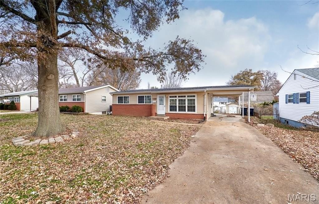 855 Daniel Boone Dr - Photo 2 of 40