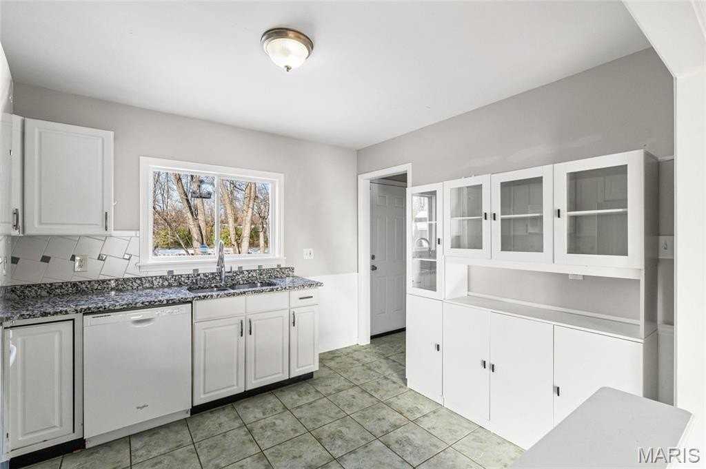 835 N Forest Ave - Photo 7 of 13