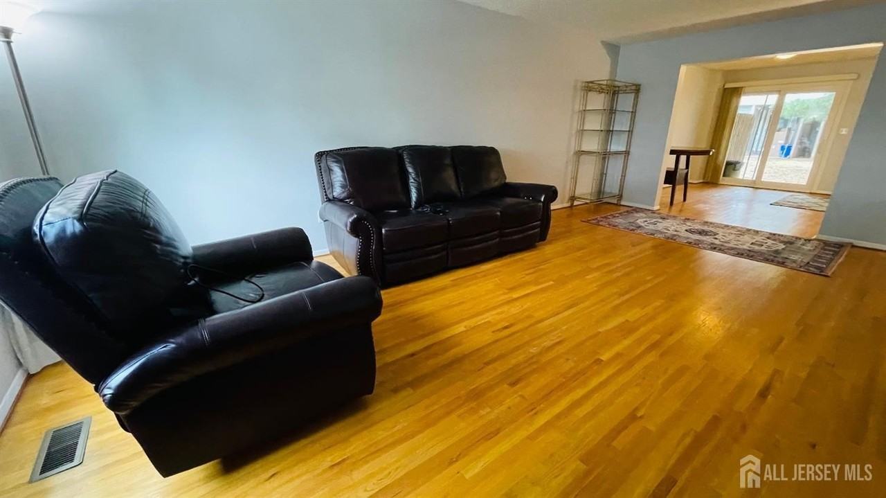 4702 Hana Rd - Photo 5 of 24