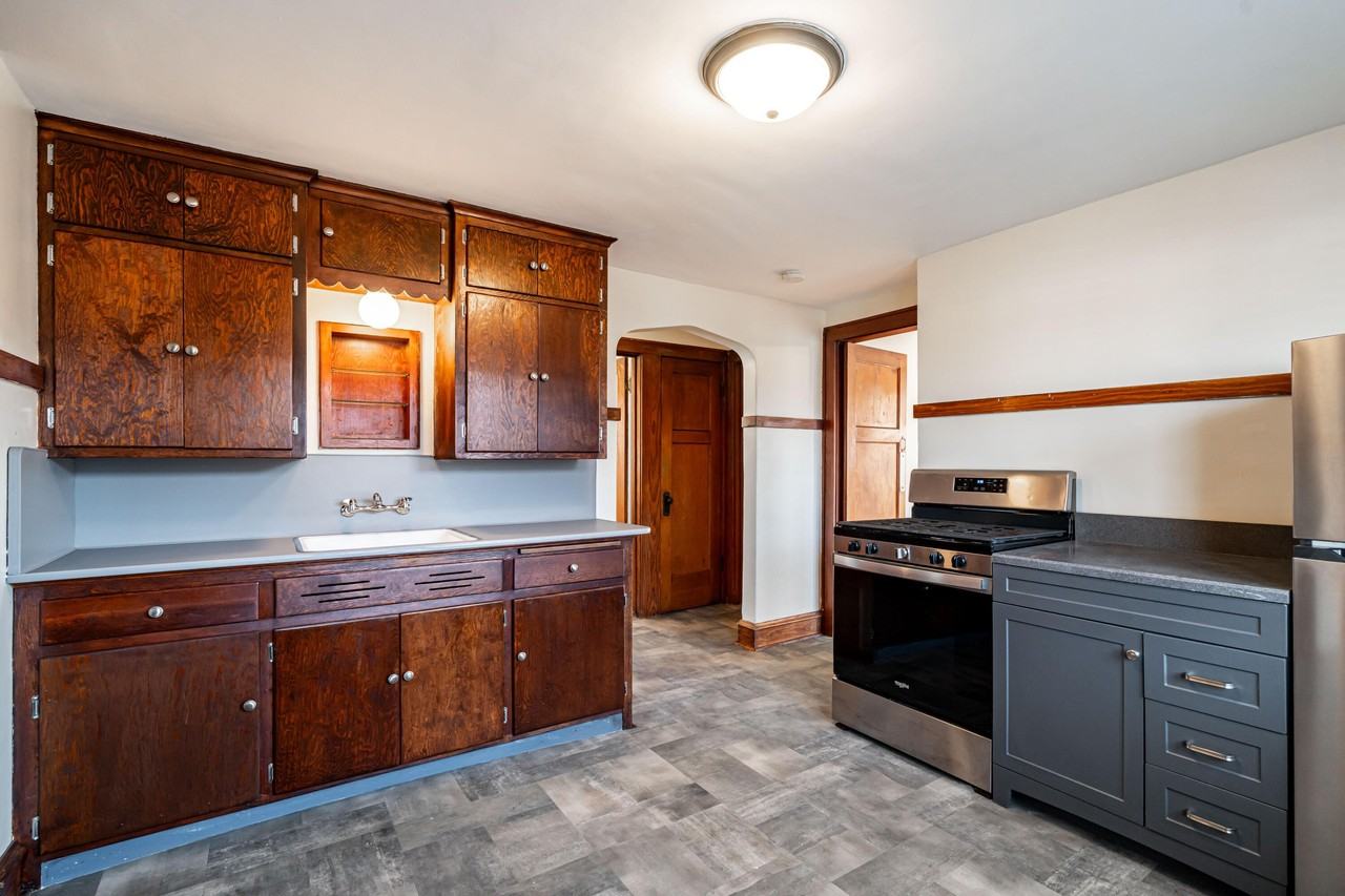 2213 S 72nd St - Photo 2 of 17