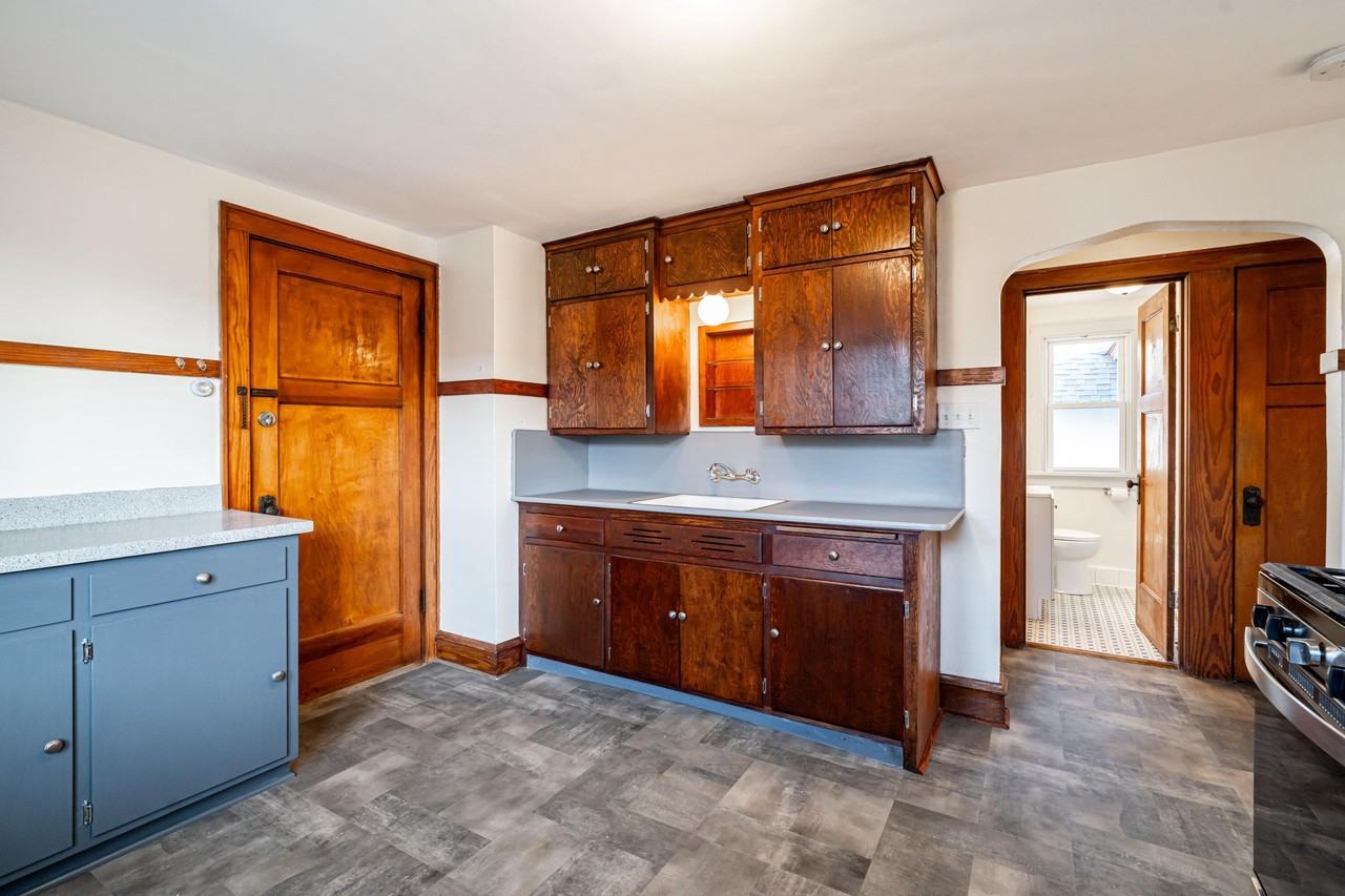 2213 S 72nd St - Photo 3 of 17