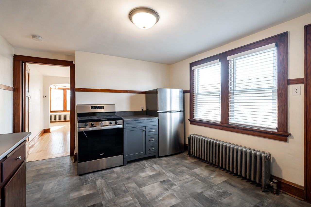 2213 S 72nd St - Photo 4 of 17