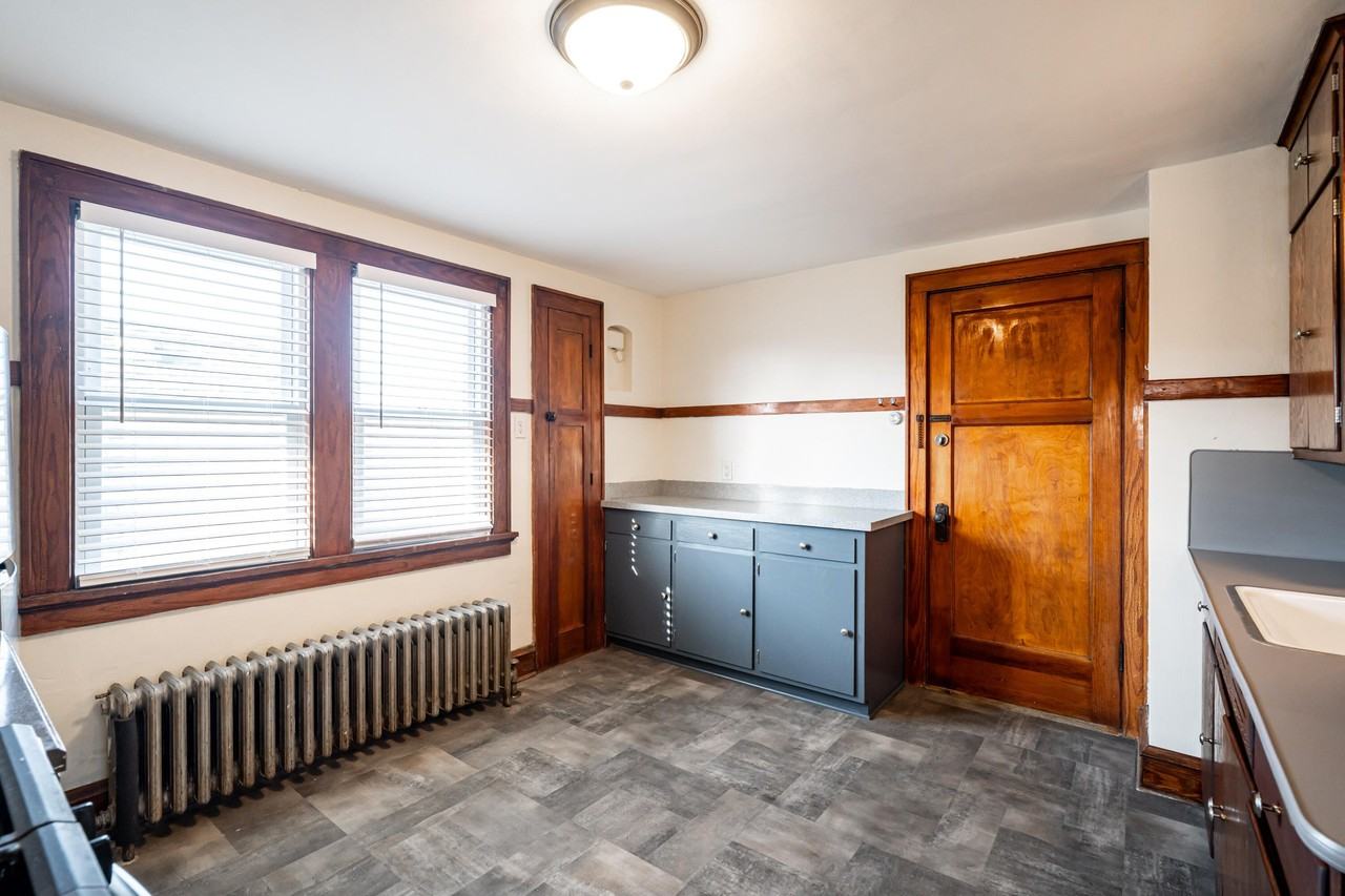 2213 S 72nd St - Photo 5 of 17