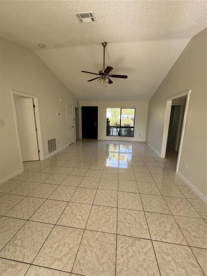 3546 Acorn St - Photo 3 of 20