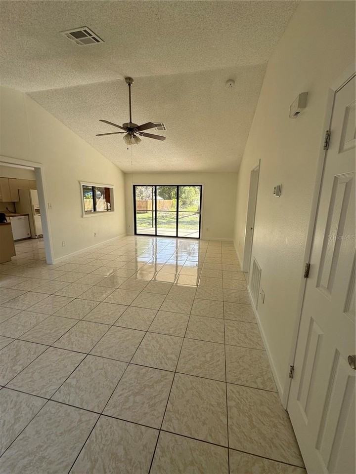 3546 Acorn St - Photo 4 of 20