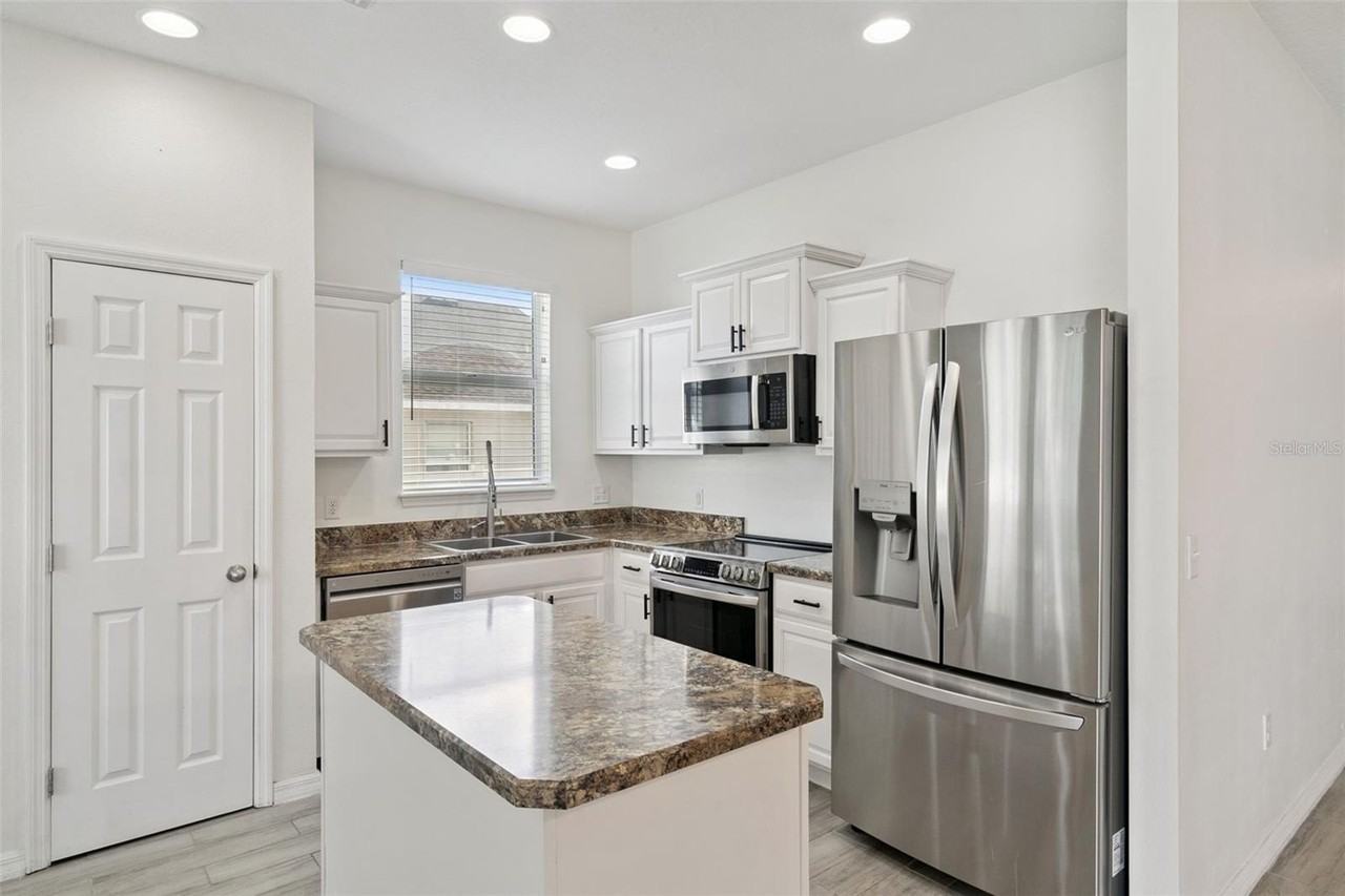 140 Highland Meadows St - Photo 7 of 29