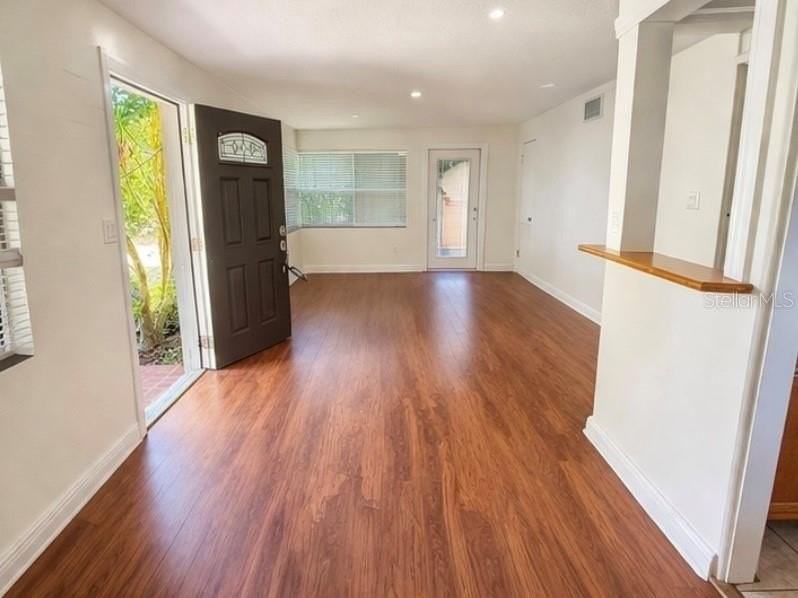 2420 Euston Rd - Photo 3 of 11