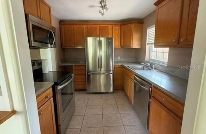 2420 Euston Rd - Photo 5 of 11