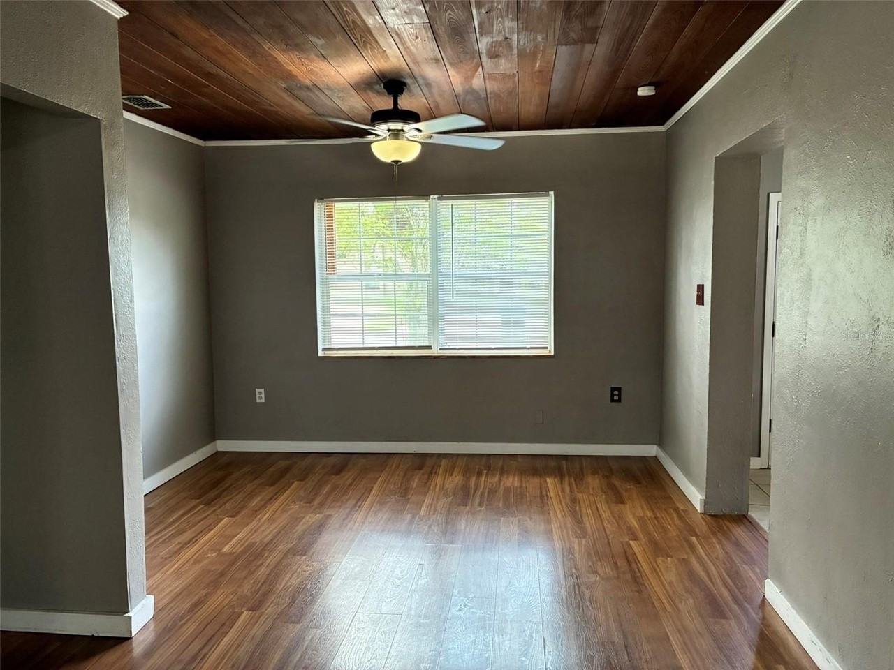 1555 Michigan Ave - Photo 4 of 22