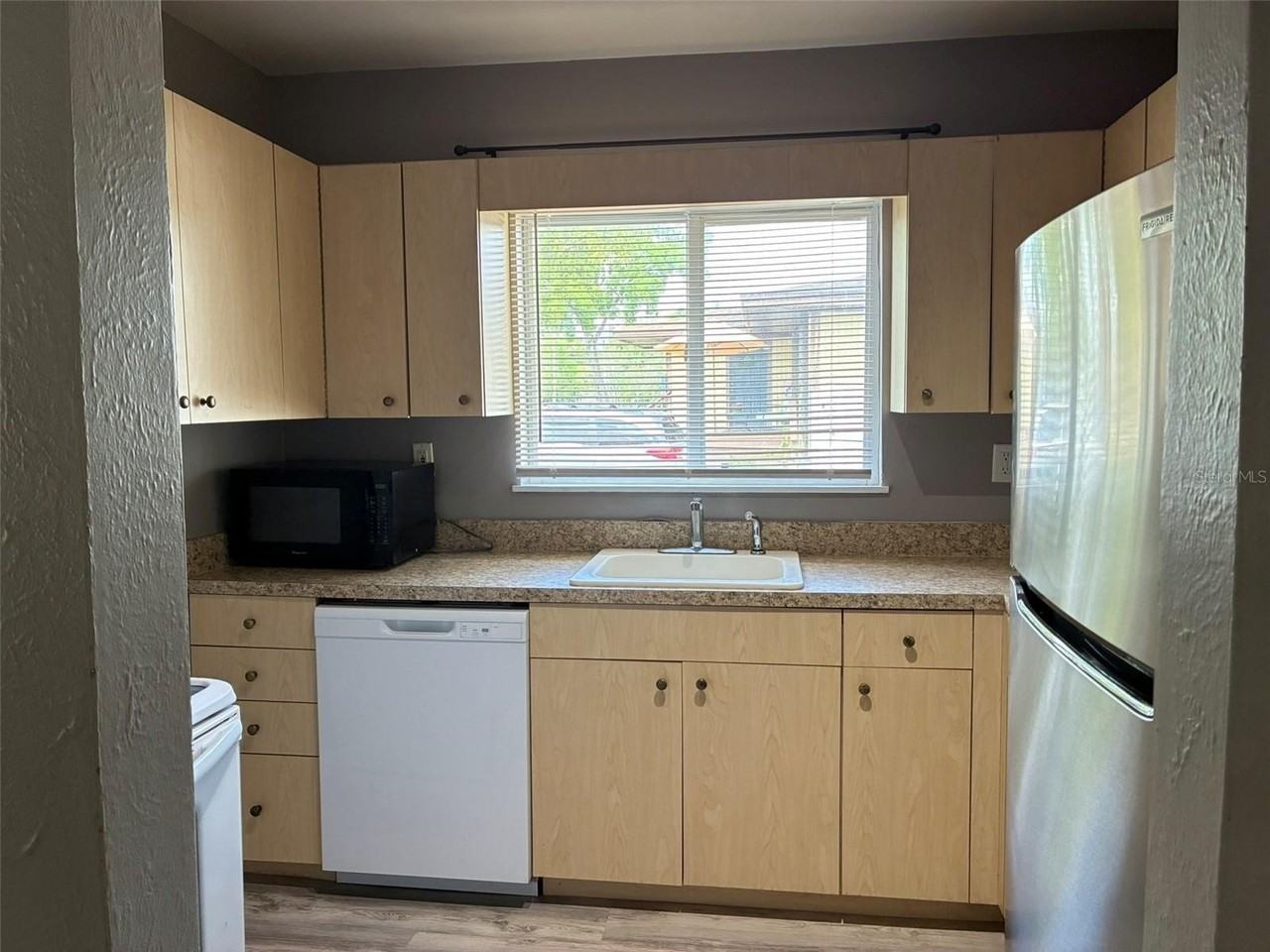 1555 Michigan Ave - Photo 5 of 22