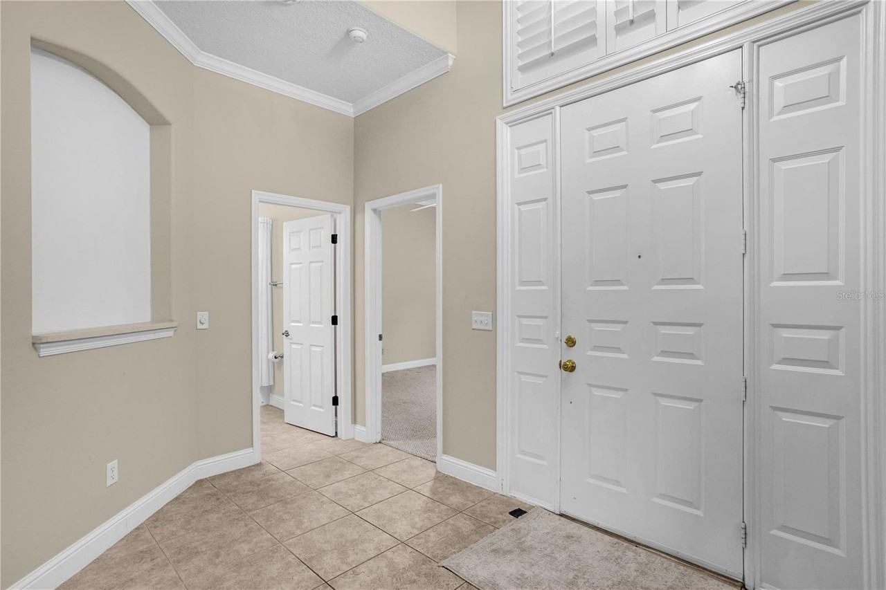 10674 Woodchase Cir - Photo 4 of 36