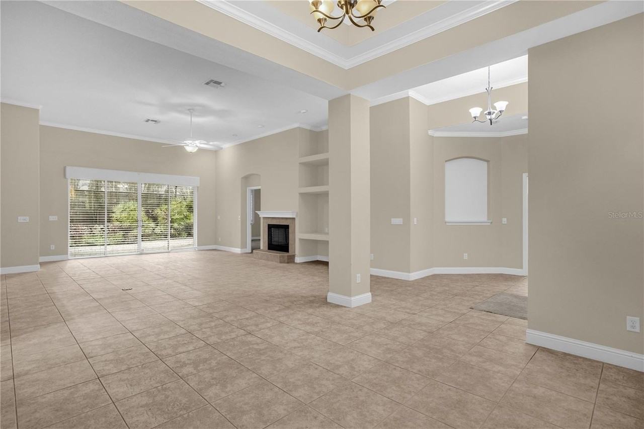 10674 Woodchase Cir - Photo 7 of 36