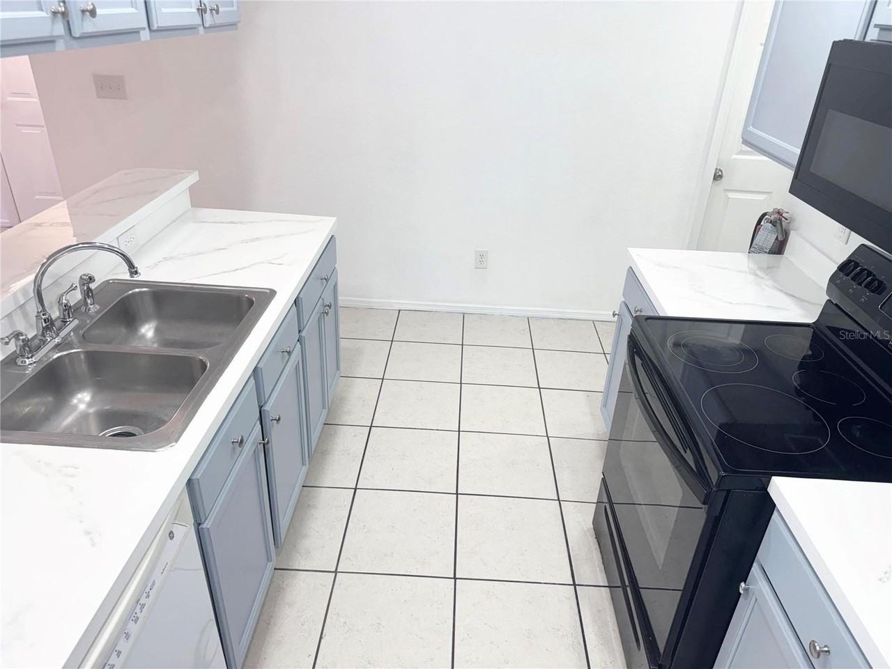 2346 Prime Cir #B - Photo 3 of 13