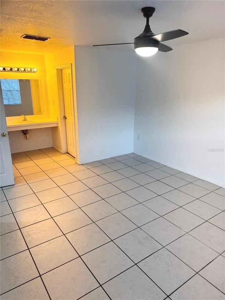 2346 Prime Cir #B - Photo 4 of 13