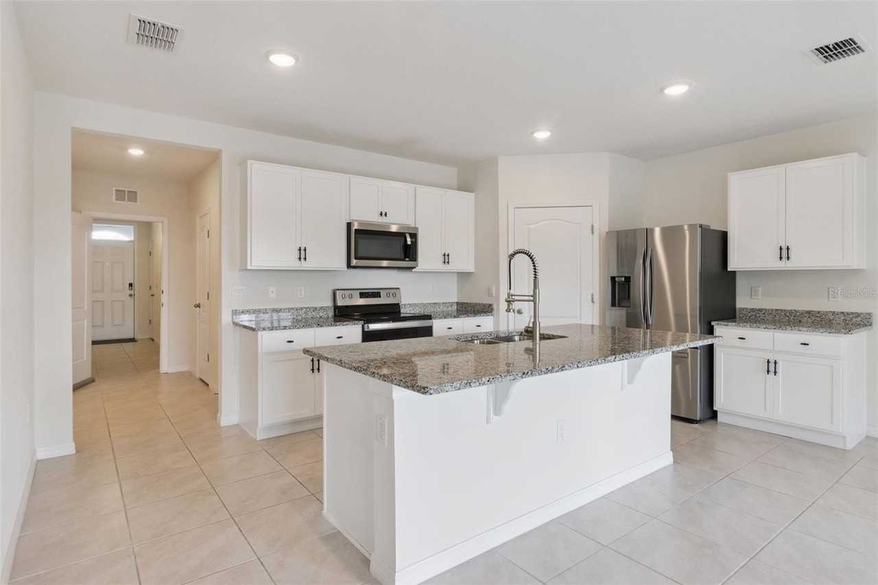 4373 Deleon St - Photo 6 of 30