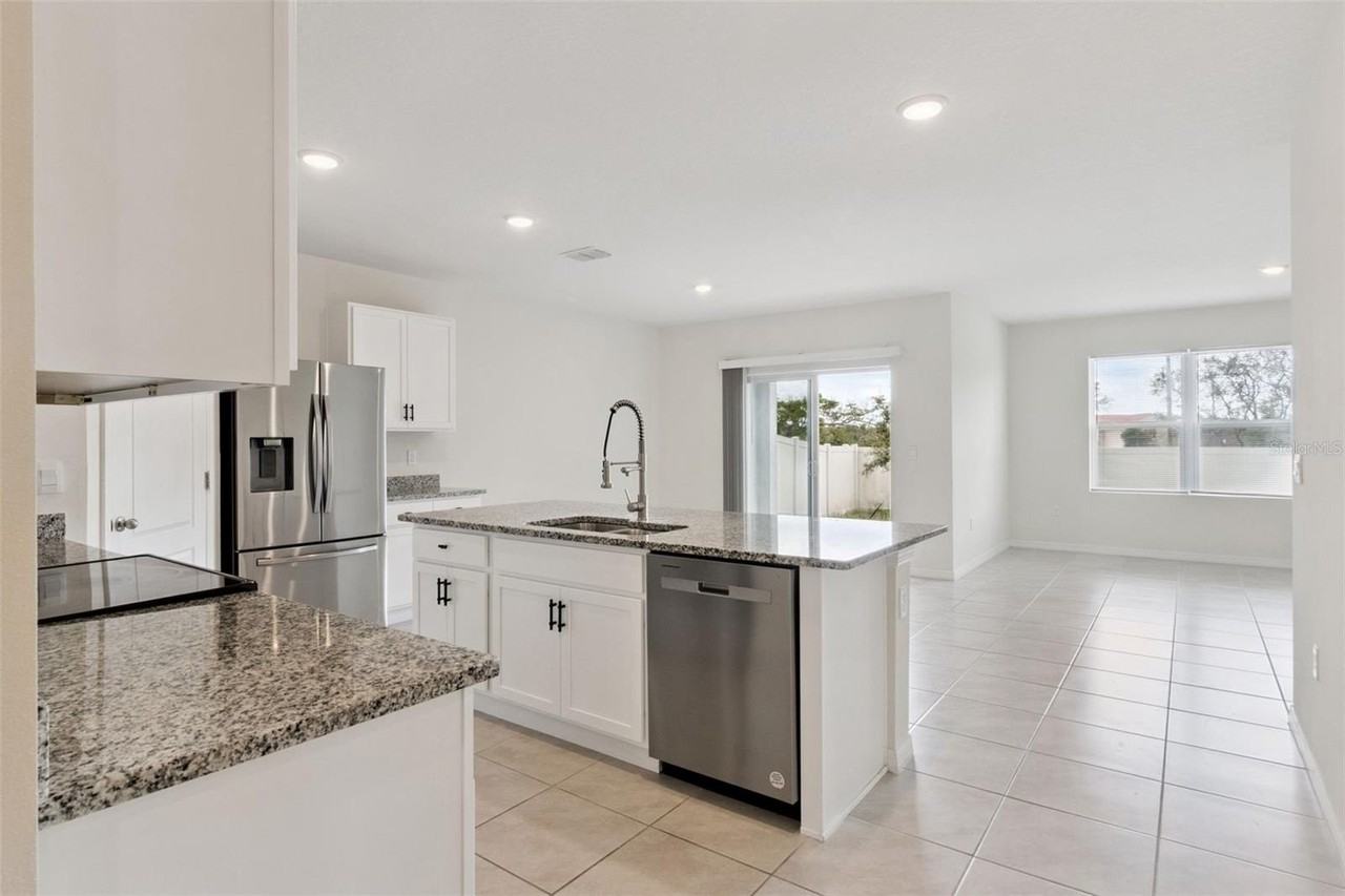 4373 Deleon St - Photo 7 of 30