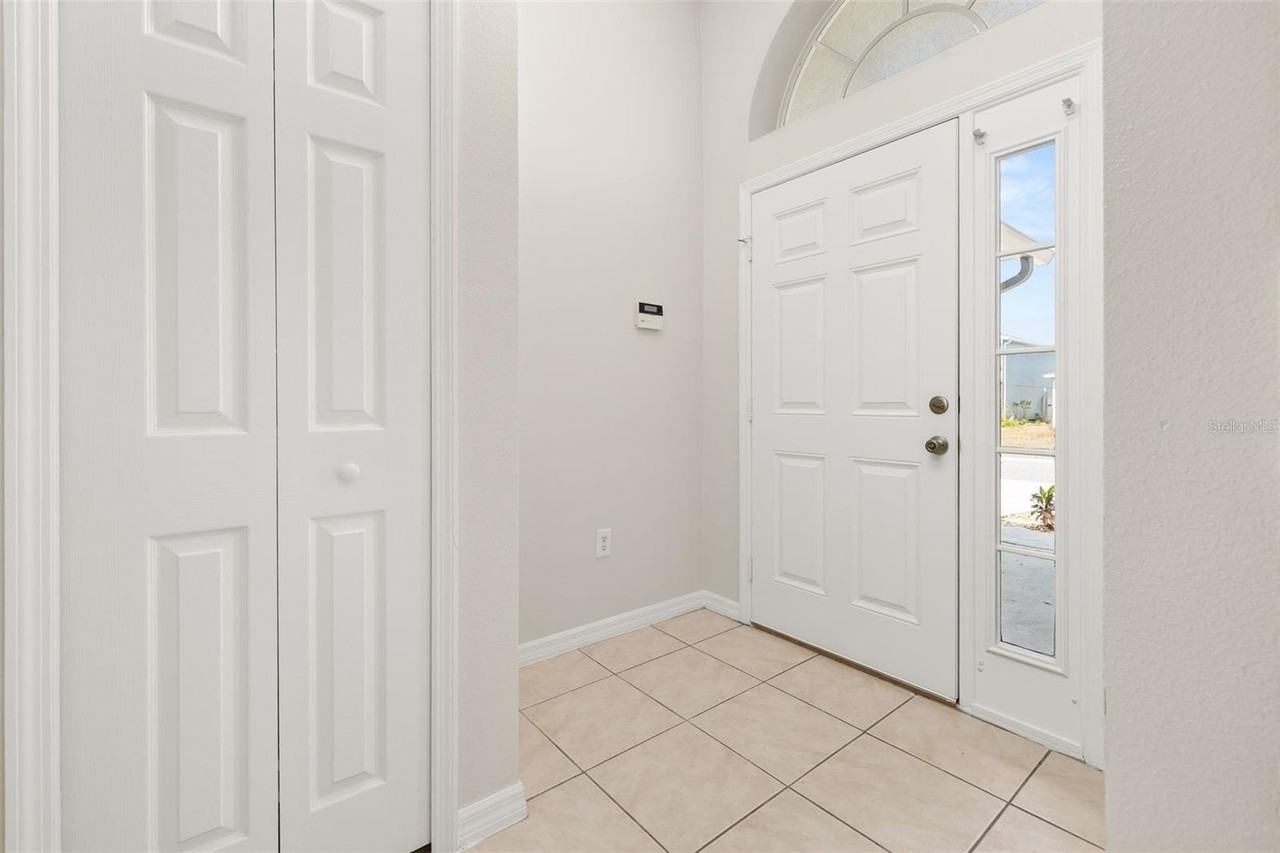 624 Blake Ave - Photo 4 of 43