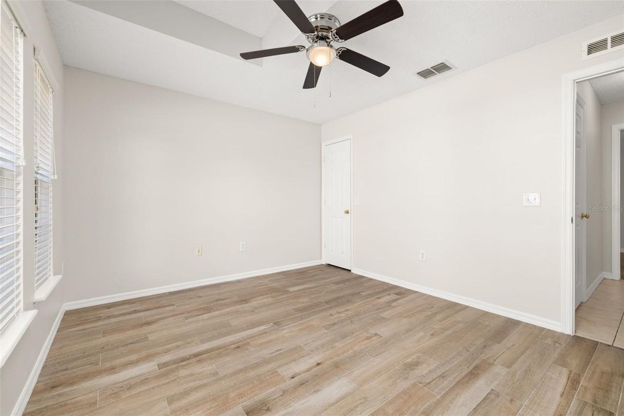 624 Blake Ave - Photo 5 of 43