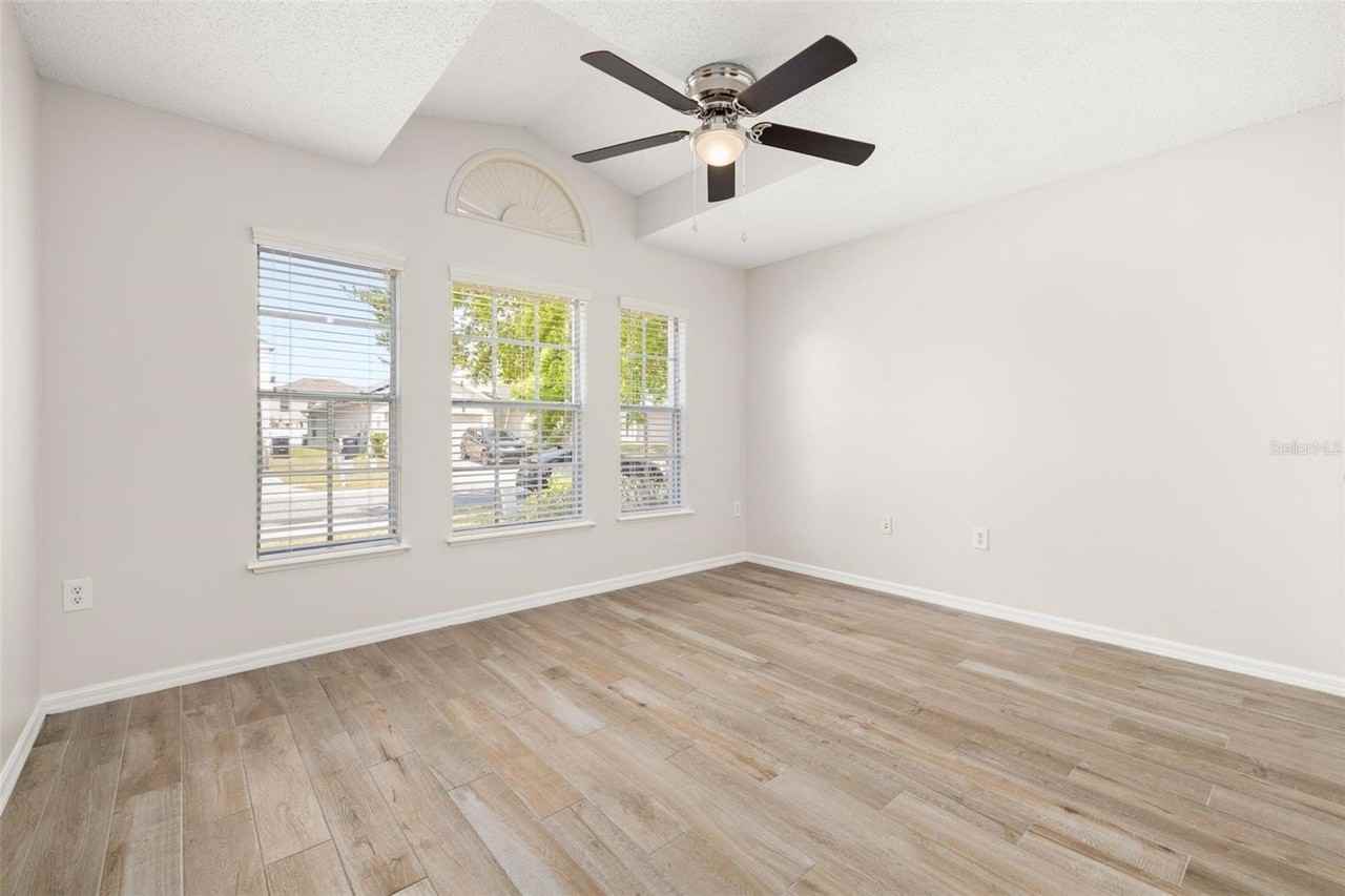 624 Blake Ave - Photo 6 of 43