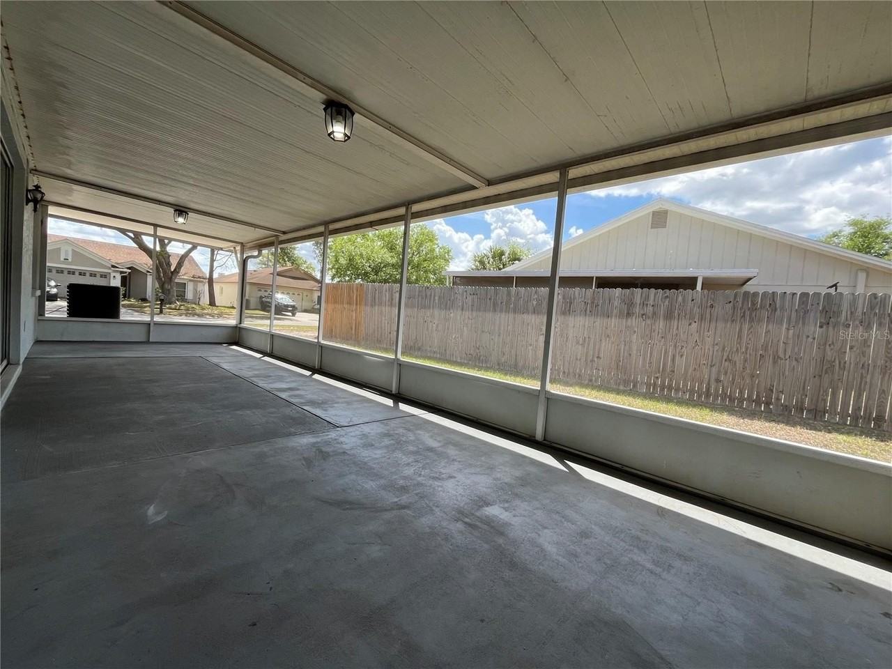 1465 Tiverton Dr - Photo 3 of 29