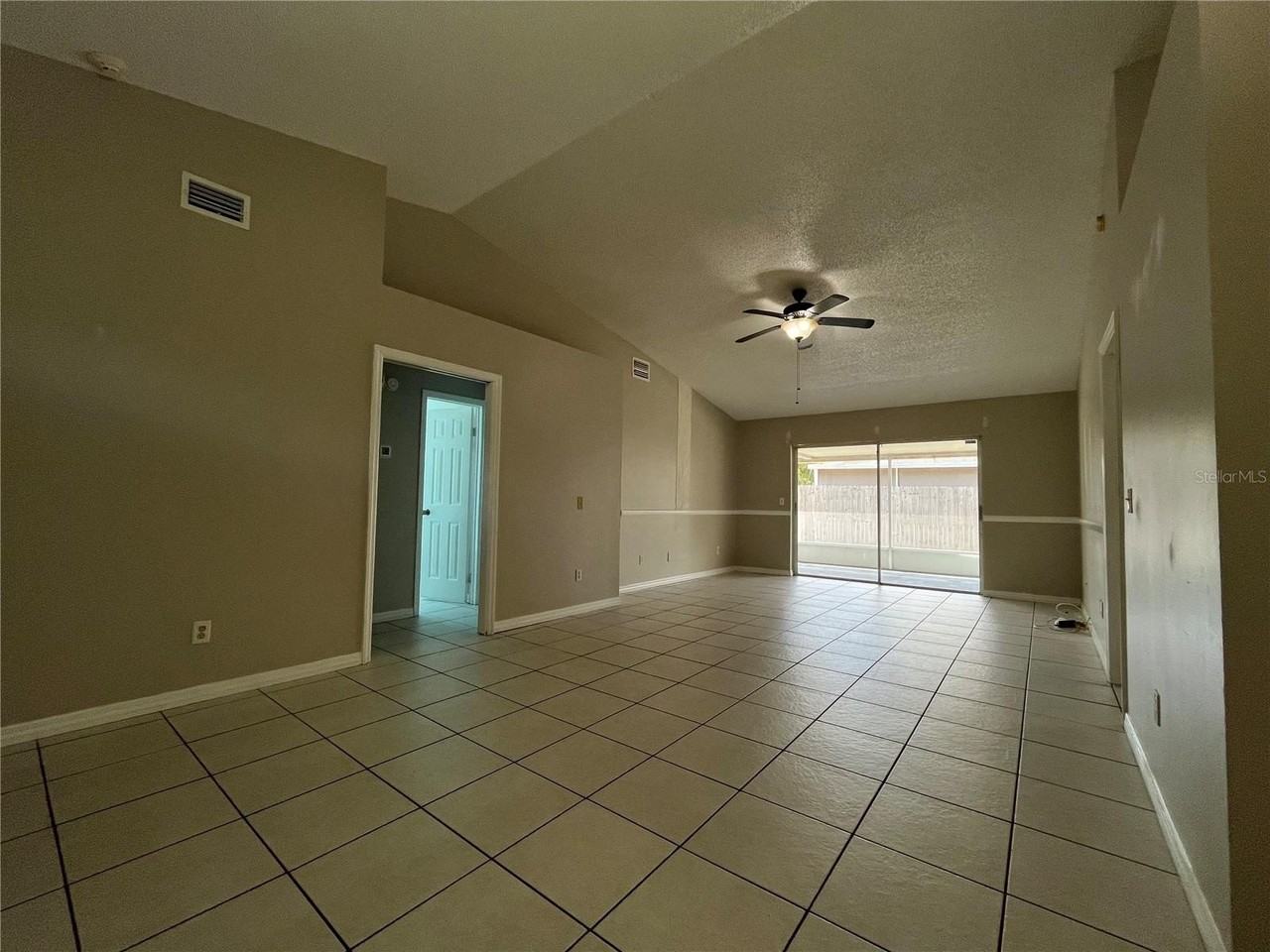 1465 Tiverton Dr - Photo 6 of 29