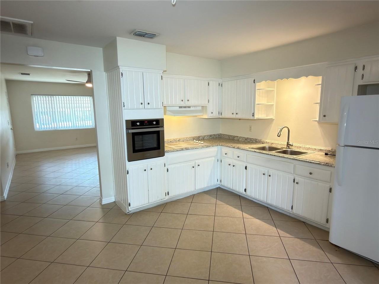 1432 Lotus Path - Photo 4 of 21