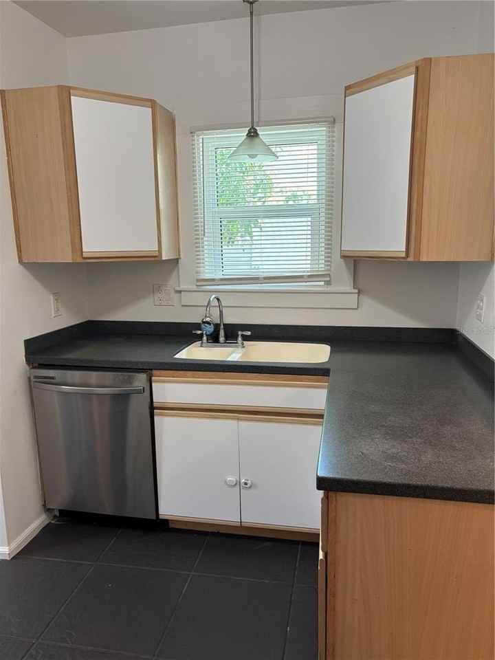 1231 Highland St N - Photo 7 of 25