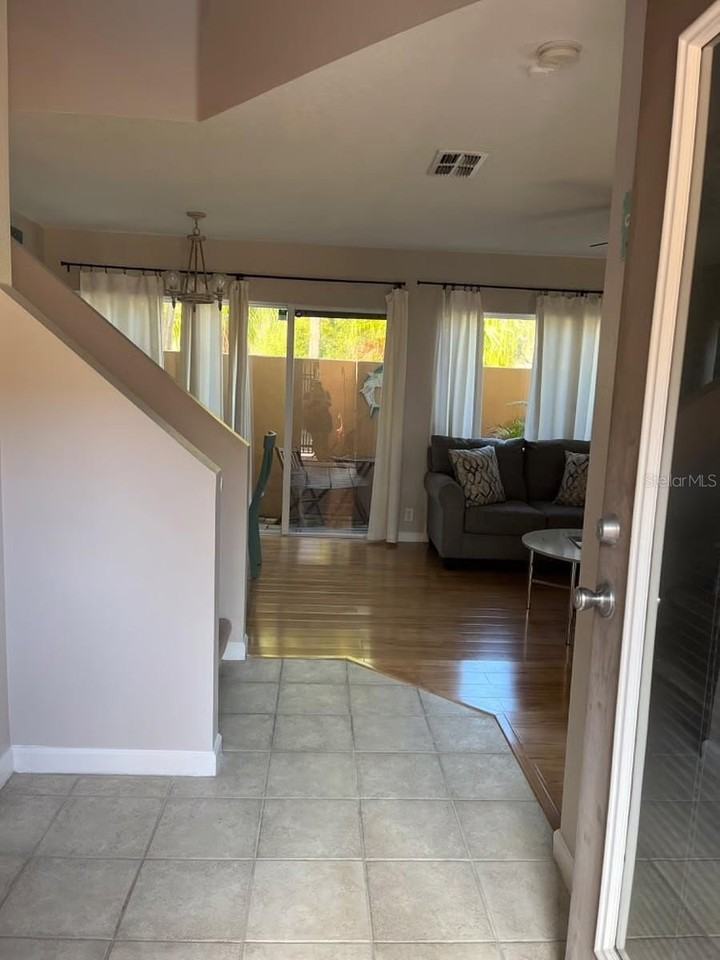 828 Padua Ln - Photo 3 of 34