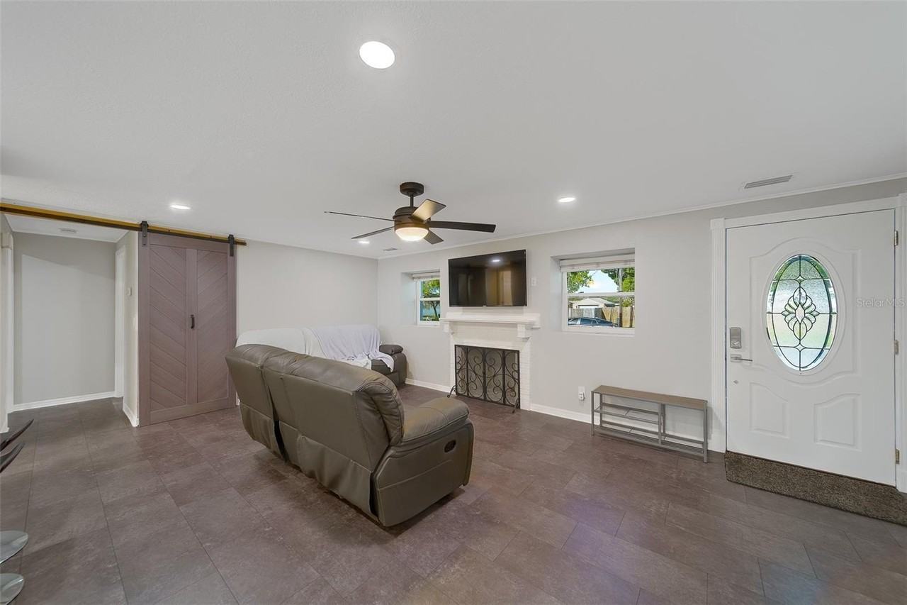 7849 86th Way N - Photo 5 of 50