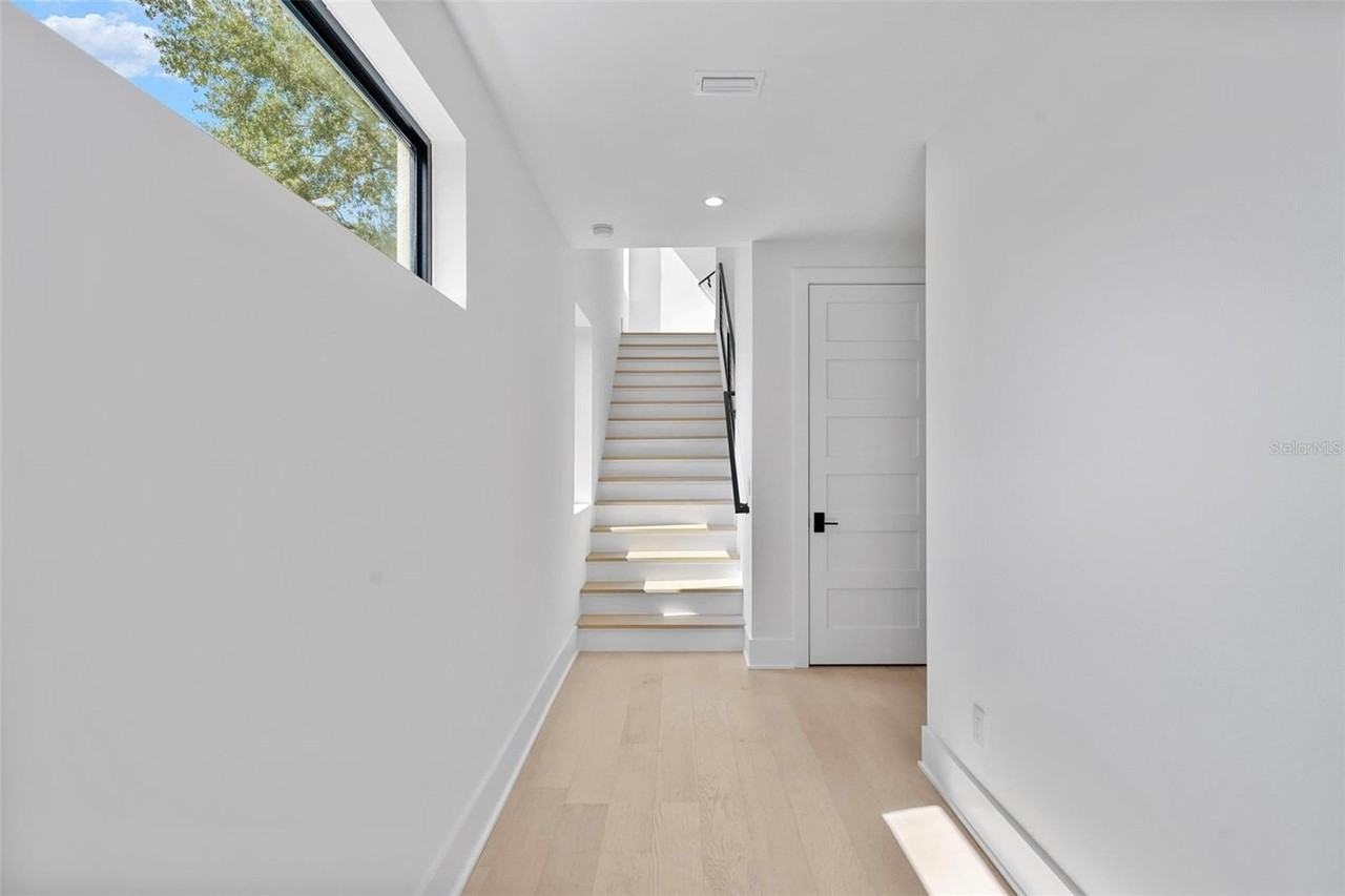 501 W Ross Ave #3 - Photo 4 of 30