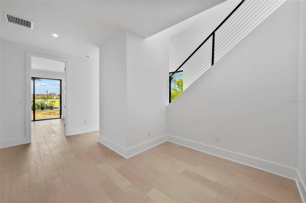 501 W Ross Ave #3 - Photo 5 of 30