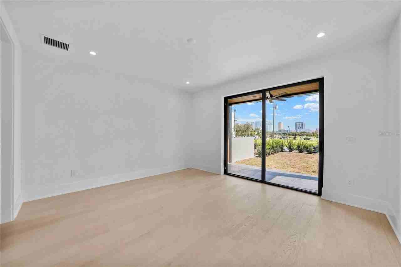 501 W Ross Ave #3 - Photo 6 of 30