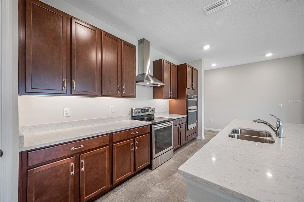 11810 Tetrafin Dr - Photo 5 of 34