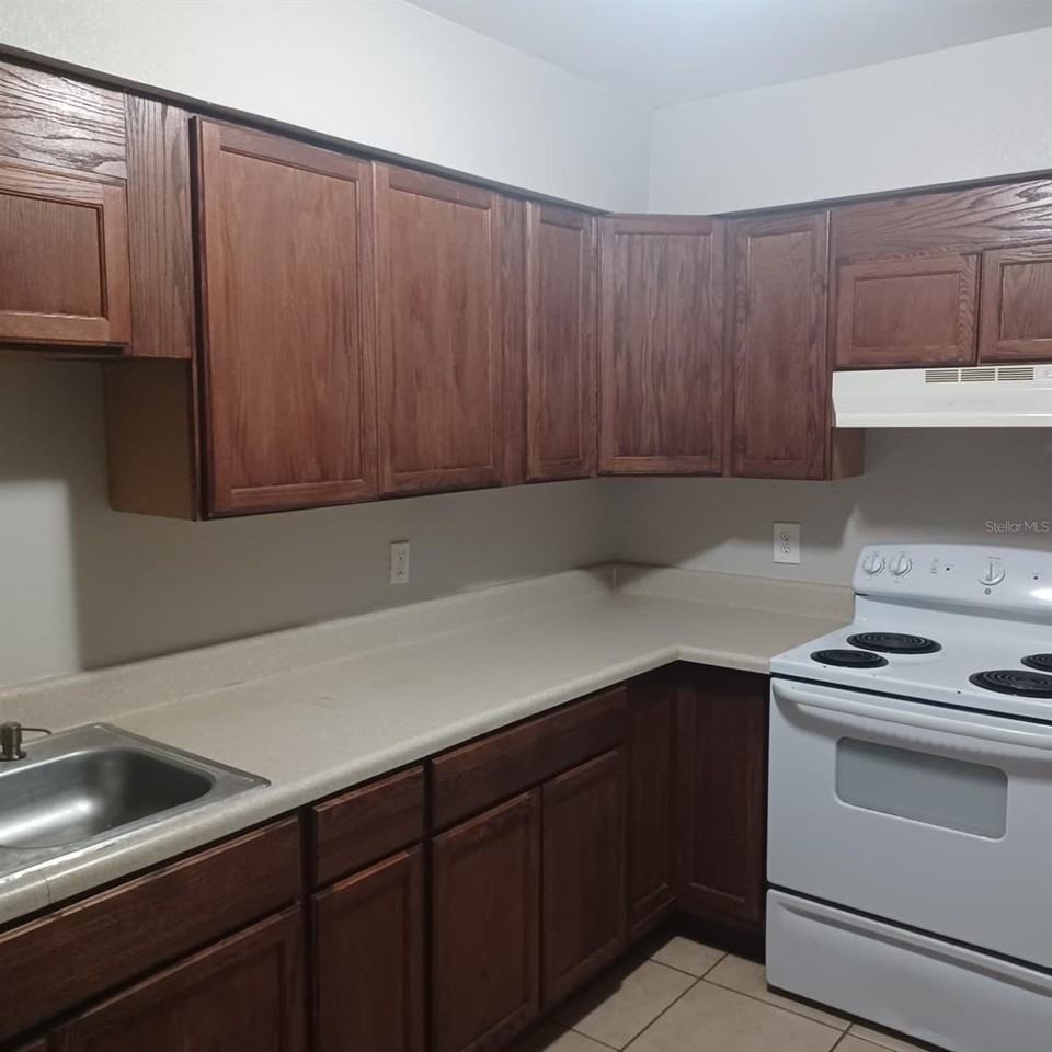 2704 E 25th Ave #B - Photo 3 of 5